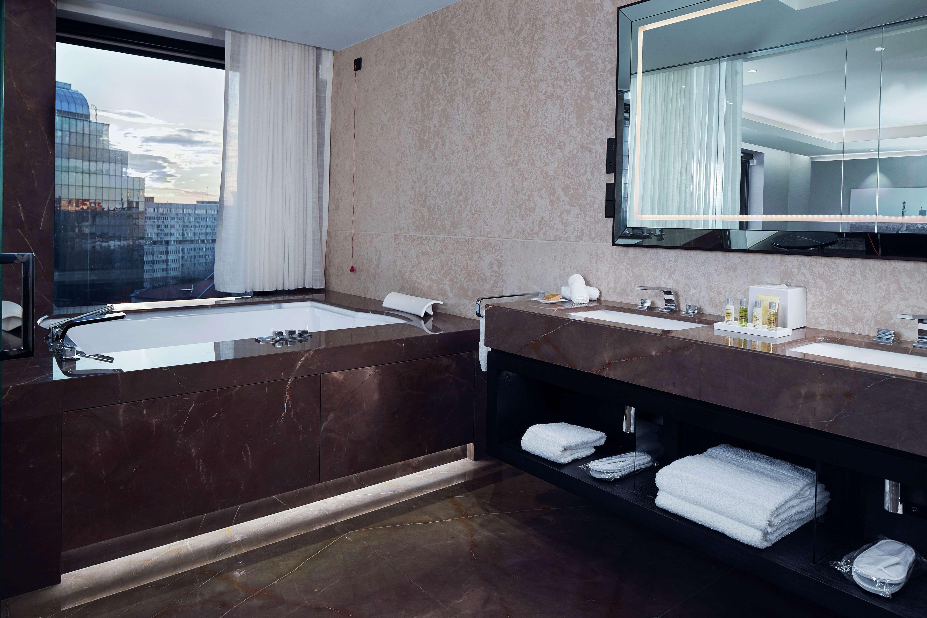 Готель Hilton Белград Екстер'єр фото Bathroom