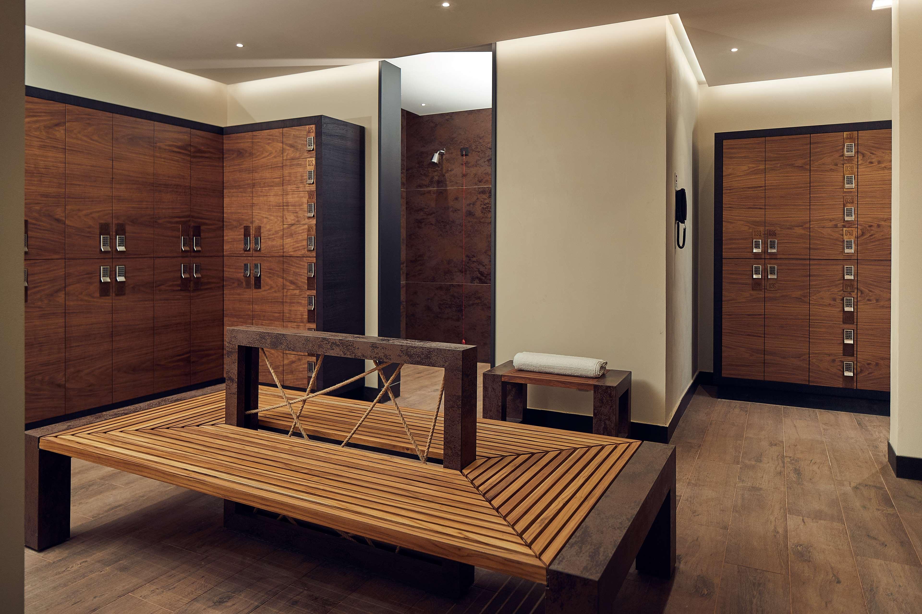 Готель Hilton Белград Екстер'єр фото Locker room